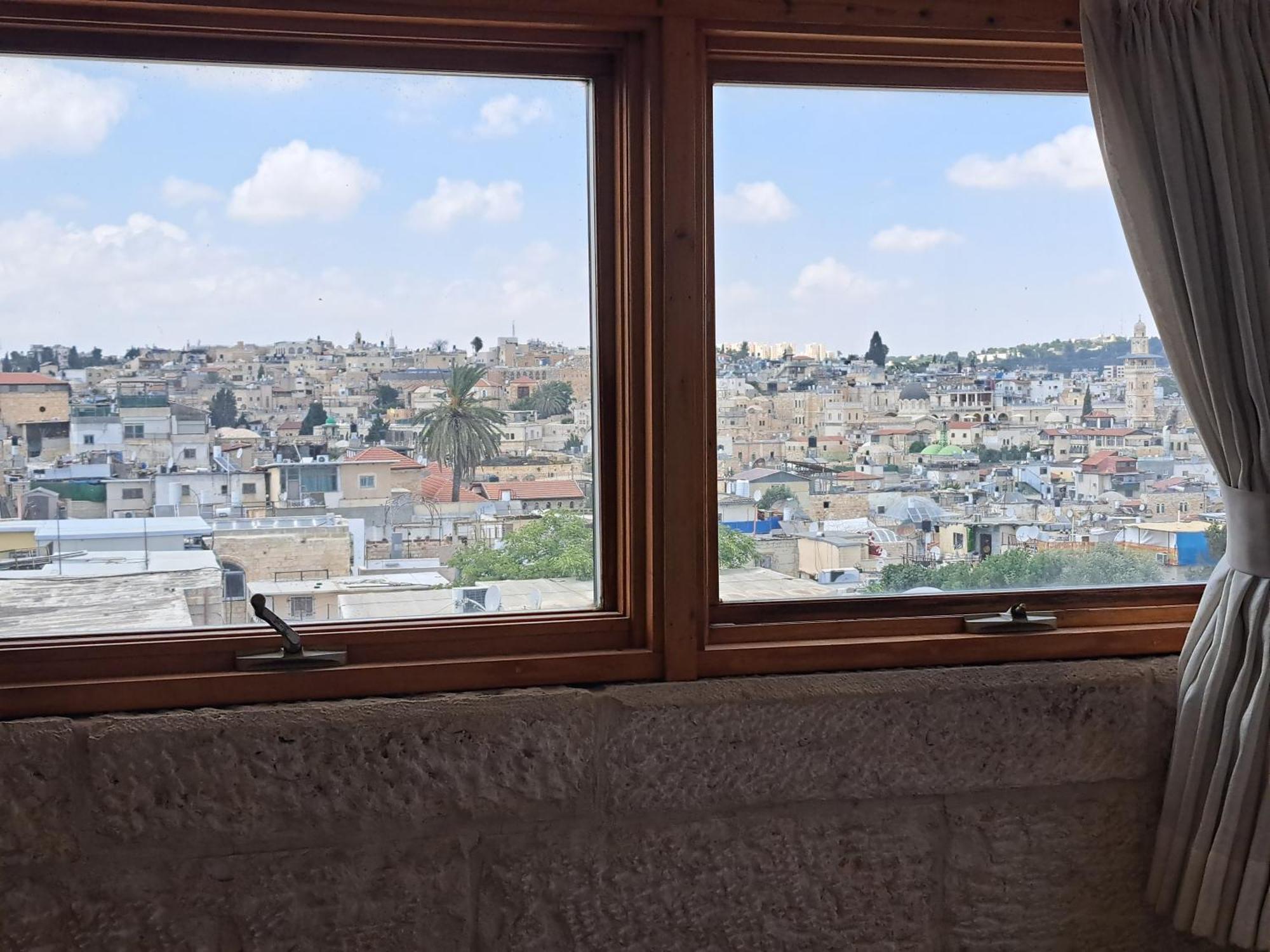Into Jerusalem Heart Eksteriør bilde